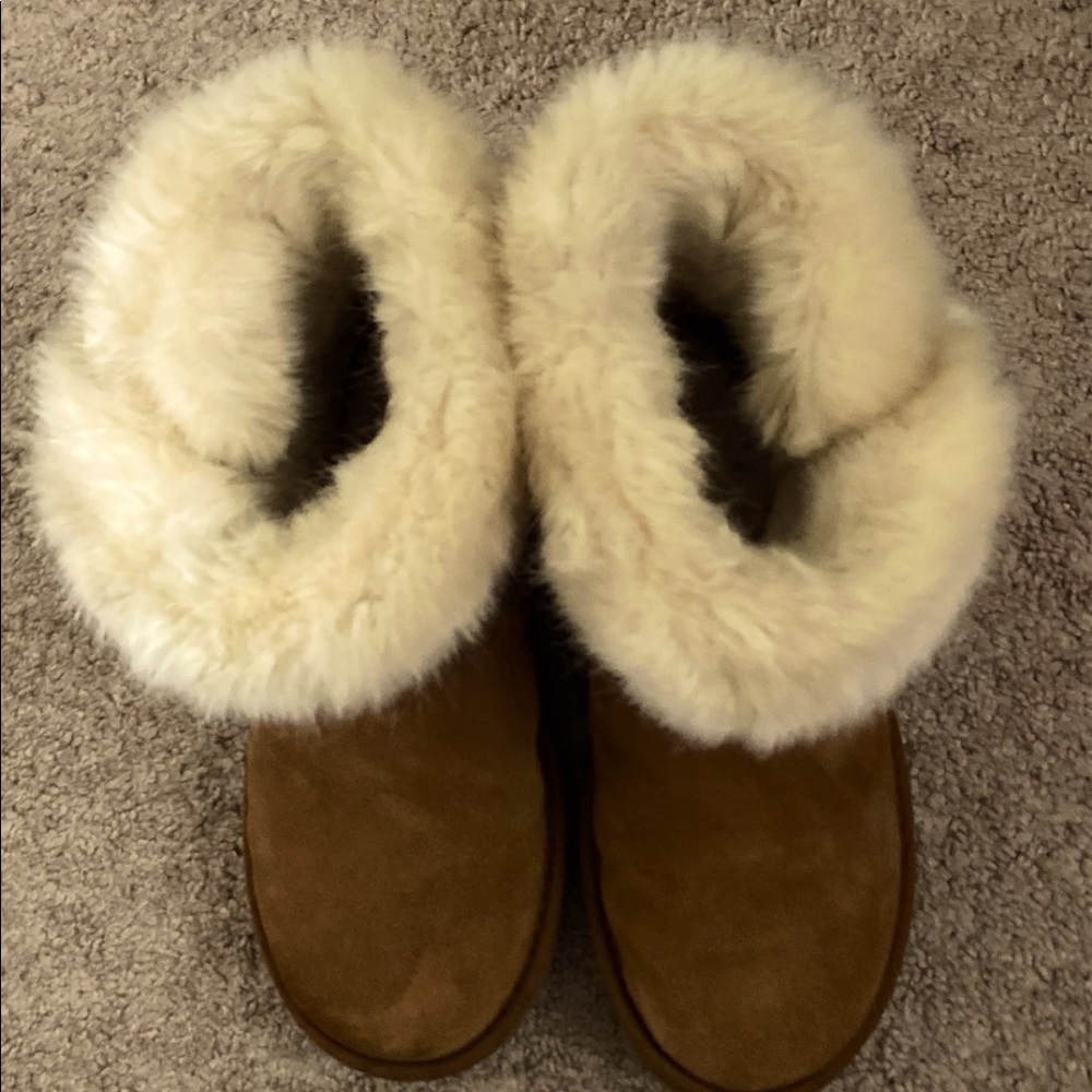 Tan Uggs